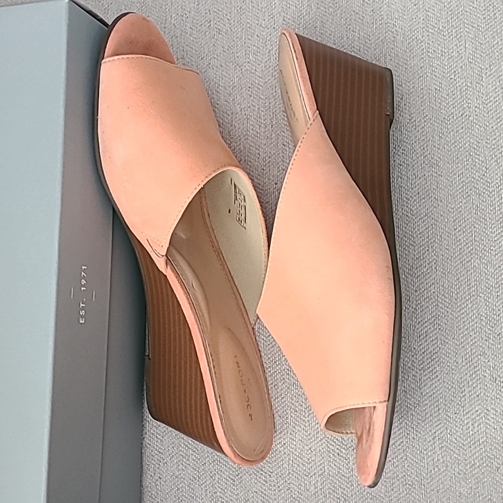 Rockport Taylor Assymetrical Slides in Suede - 8.5 - Picture 8 of 14